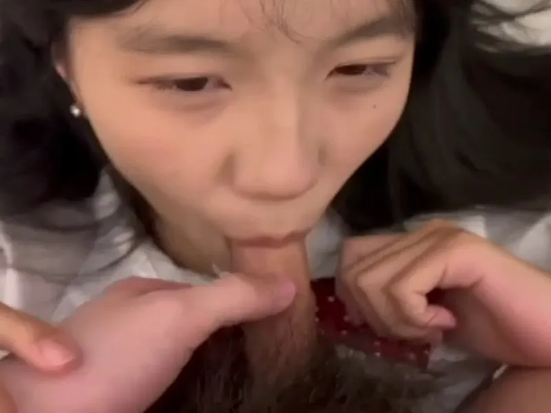 Em loli dễ thương liếm cò biến em thành con đào nứng p2